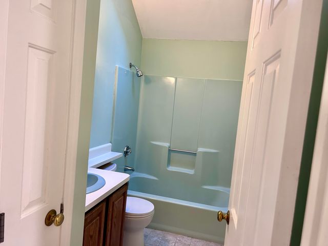 17 Worcester Lane, Hyannis, MA 02601