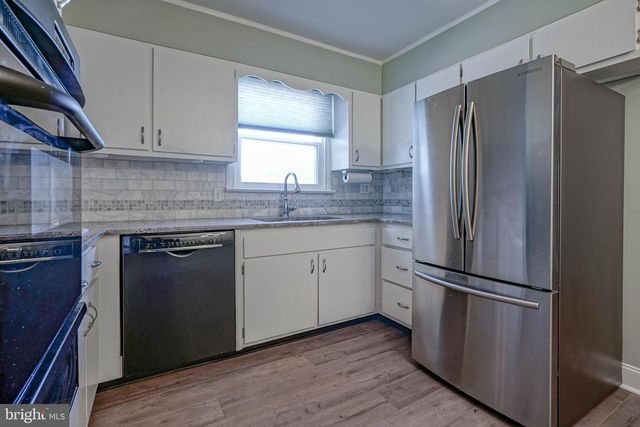 144 CASTLE HEIGHTS AVE, Pennsville, NJ 08070