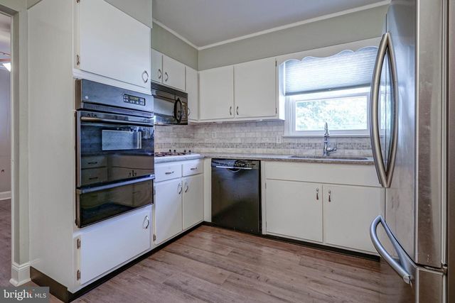 144 CASTLE HEIGHTS AVE, Pennsville, NJ 08070