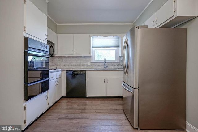 144 CASTLE HEIGHTS AVE, Pennsville, NJ 08070