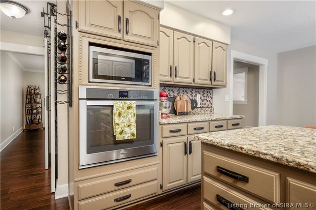 3039 Shagbark Trail, Sellersburg, IN 47172