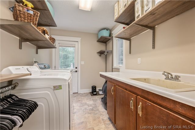 3039 Shagbark Trail, Sellersburg, IN 47172