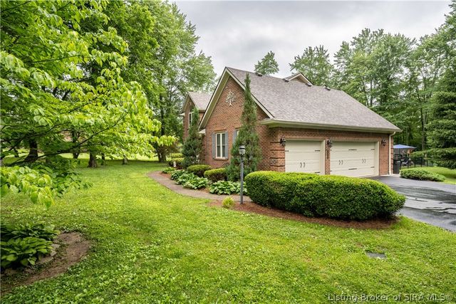 3039 Shagbark Trail, Sellersburg, IN 47172