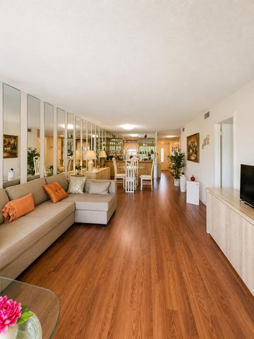 8990 S Hollybrook Boulevard 302, Pembroke Pines, FL 33025