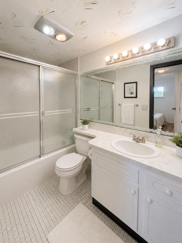 8990 S Hollybrook Boulevard 302, Pembroke Pines, FL 33025