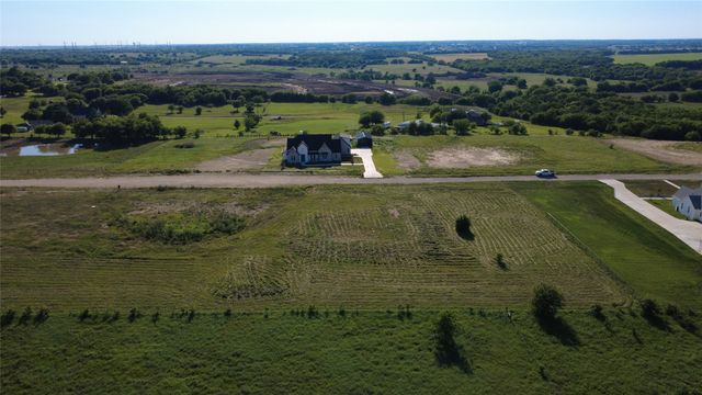 720 Hummingbird Lane, Justin, TX 76247