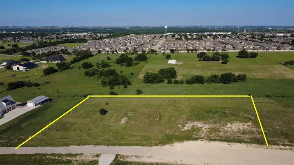 720 Hummingbird Lane, Justin, TX 76247