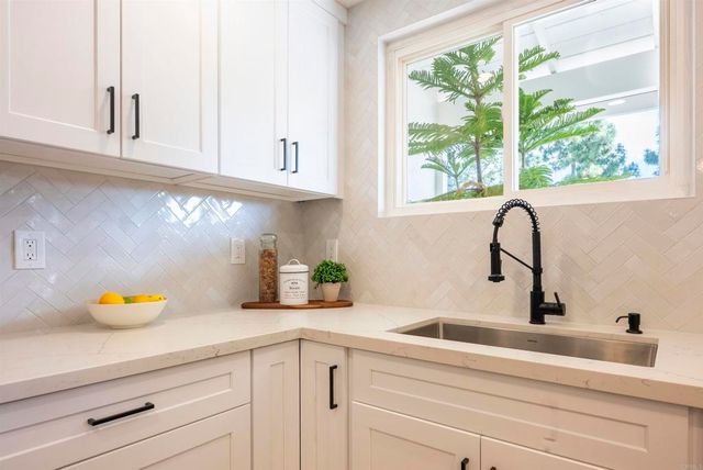 5610 Chateau Drive, San Diego, CA 92117