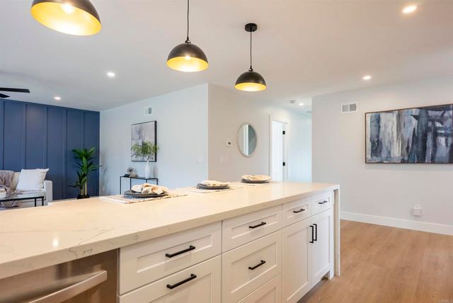 5610 Chateau Drive, San Diego, CA 92117
