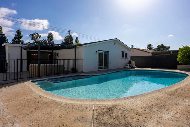 5610 Chateau Drive, San Diego, CA 92117