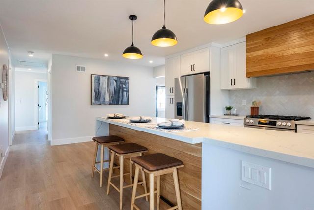 5610 Chateau Drive, San Diego, CA 92117