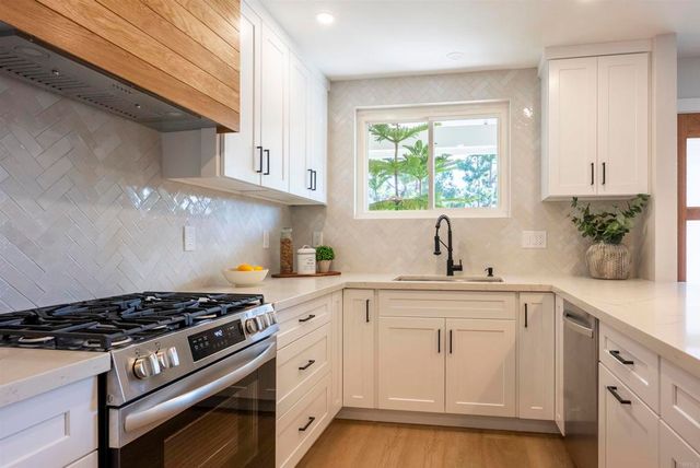 5610 Chateau Drive, San Diego, CA 92117