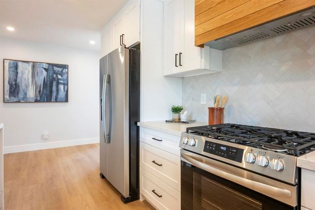 5610 Chateau Drive, San Diego, CA 92117