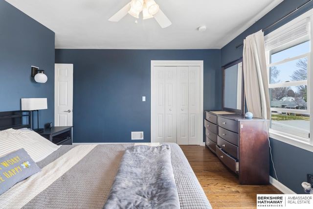 3020 S 43rd Street, Omaha, NE 68105