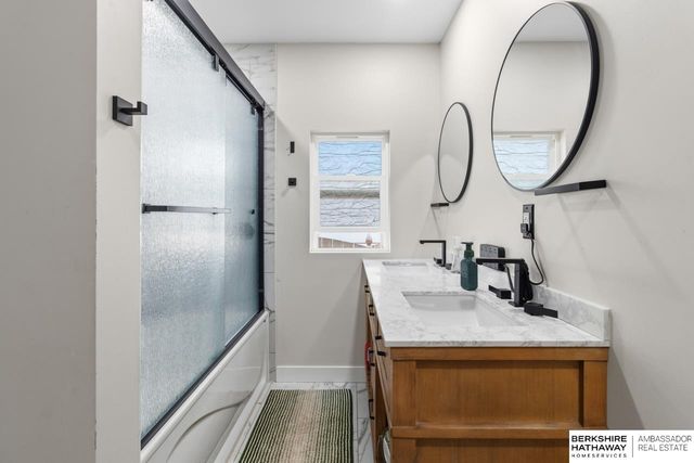 3020 S 43rd Street, Omaha, NE 68105