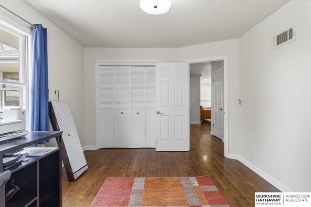 3020 S 43rd Street, Omaha, NE 68105