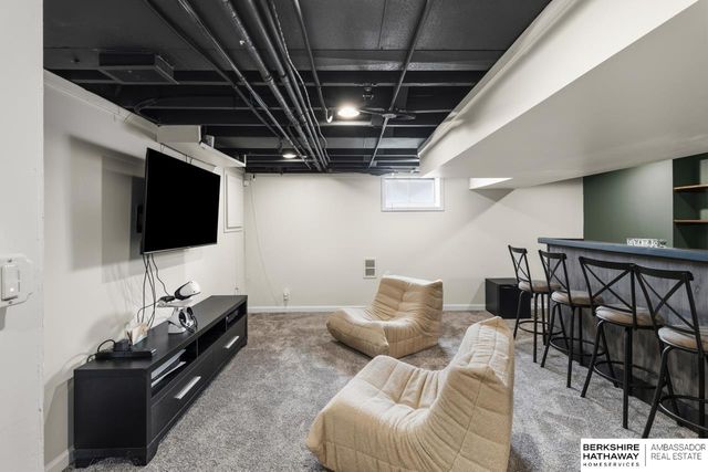 3020 S 43rd Street, Omaha, NE 68105