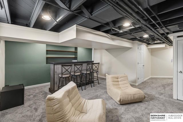 3020 S 43rd Street, Omaha, NE 68105