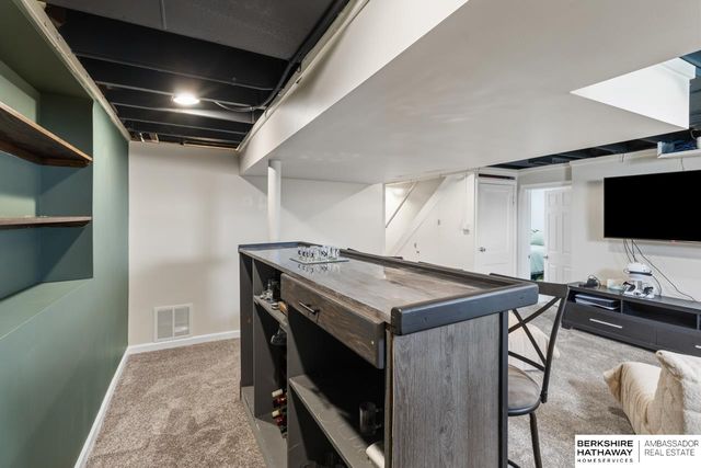 3020 S 43rd Street, Omaha, NE 68105