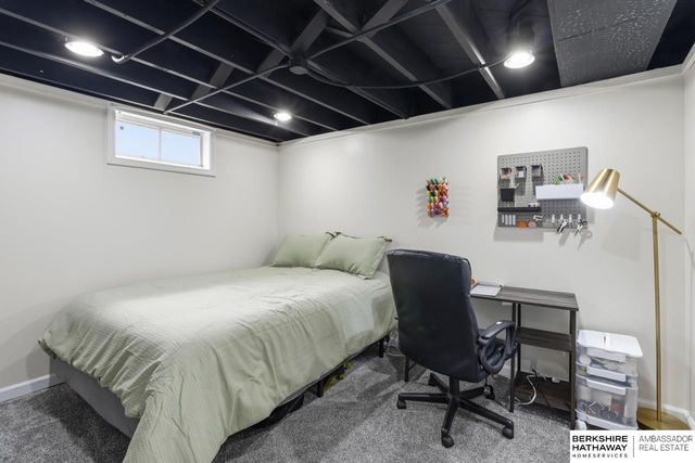 3020 S 43rd Street, Omaha, NE 68105