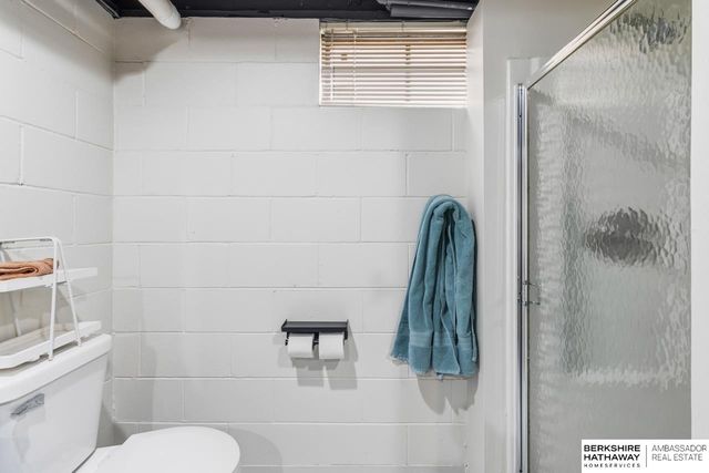 3020 S 43rd Street, Omaha, NE 68105