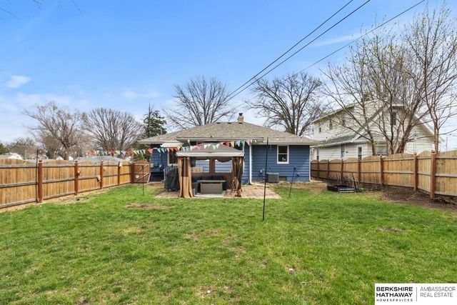 3020 S 43rd Street, Omaha, NE 68105