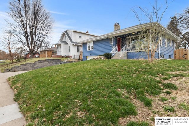 3020 S 43rd Street, Omaha, NE 68105