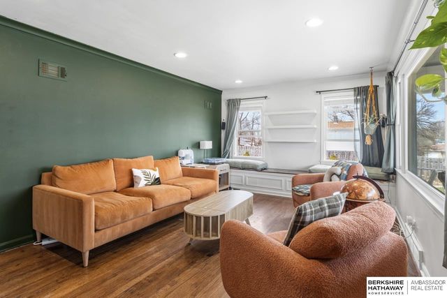 3020 S 43rd Street, Omaha, NE 68105