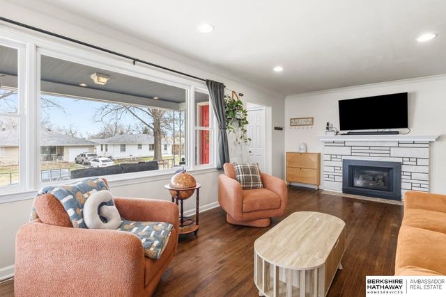 3020 S 43rd Street, Omaha, NE 68105