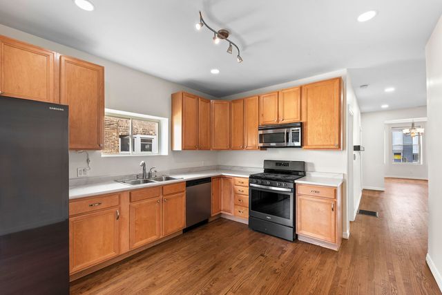 2630 N Hamlin Avenue 1, Chicago, IL 60647