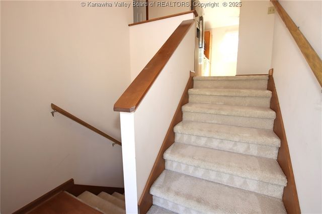 407 Lin Muir Lane, Hurricane, WV 25526