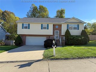 407 Lin Muir Lane, Hurricane, WV 25526