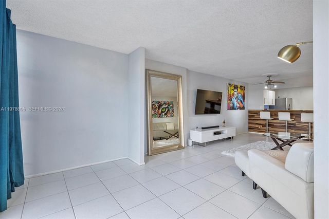 600 Parkview Dr 227, Hallandale Beach, FL 33009