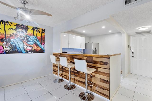 600 Parkview Dr 227, Hallandale Beach, FL 33009