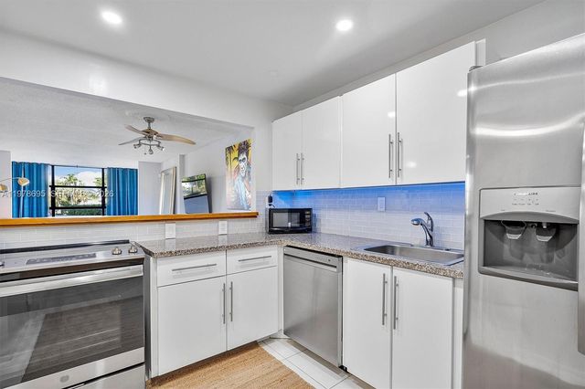 600 Parkview Dr 227, Hallandale Beach, FL 33009