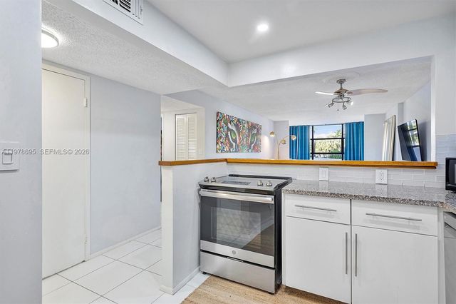 600 Parkview Dr 227, Hallandale Beach, FL 33009