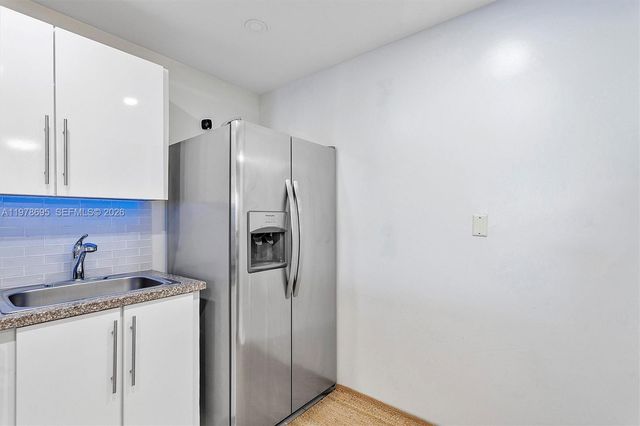 600 Parkview Dr 227, Hallandale Beach, FL 33009