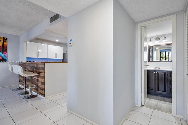 600 Parkview Dr 227, Hallandale Beach, FL 33009