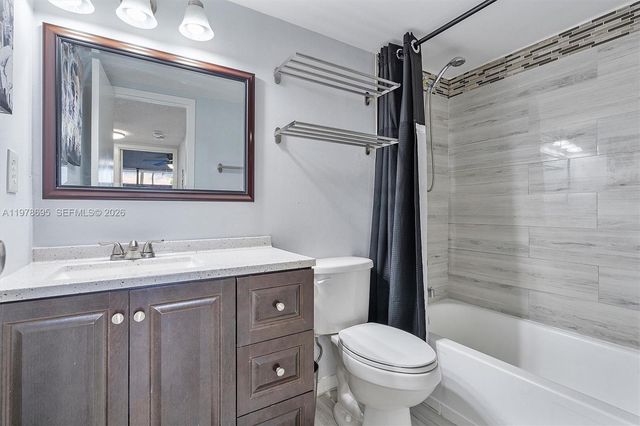 600 Parkview Dr 227, Hallandale Beach, FL 33009