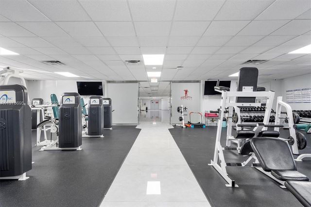 600 Parkview Dr 227, Hallandale Beach, FL 33009