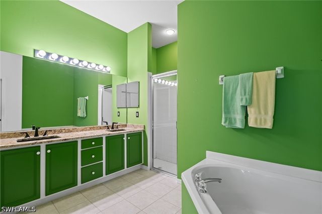 1843 Leamington LN, Naples, FL 34109