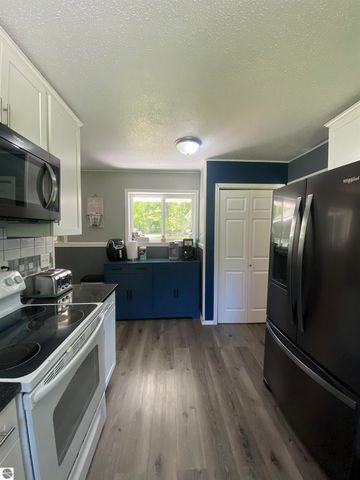 737 Sensabaugh Road, Lupton, MI 48635
