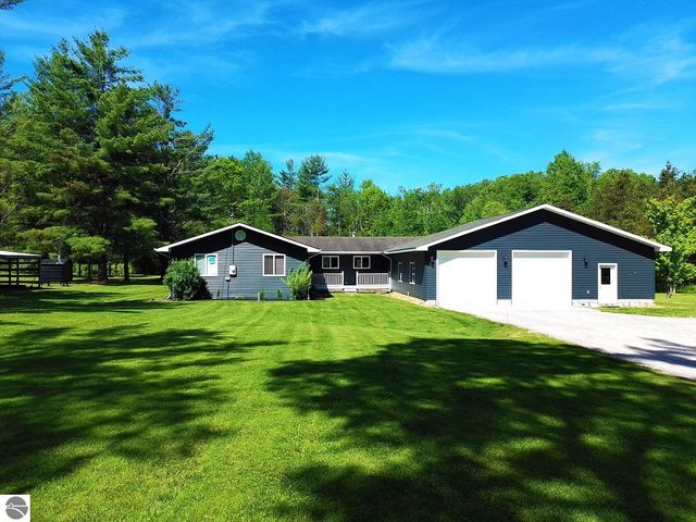 737 Sensabaugh Road, Lupton, MI 48635