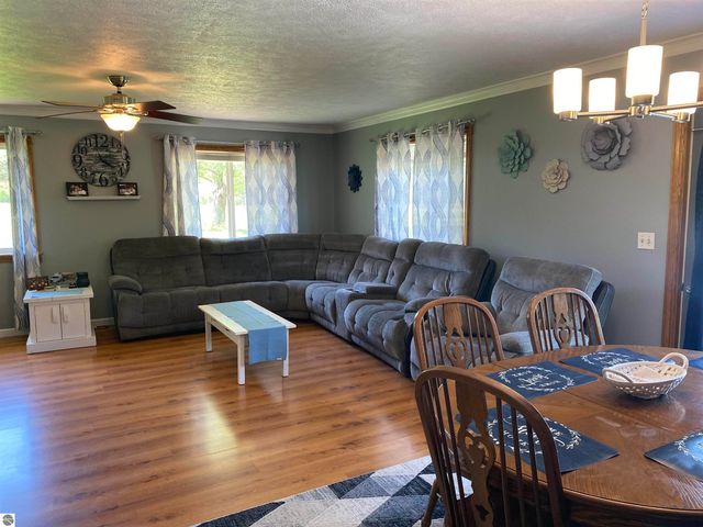 737 Sensabaugh Road, Lupton, MI 48635