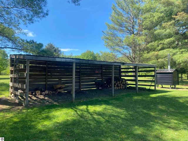 737 Sensabaugh Road, Lupton, MI 48635