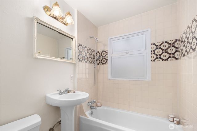 11253 35th Avenue SW, Seattle, WA 98146