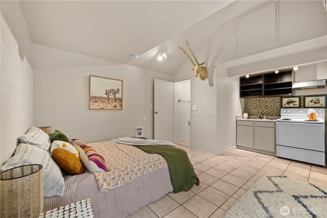 11253 35th Avenue SW, Seattle, WA 98146