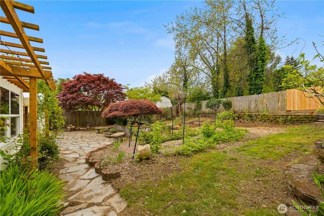 11253 35th Avenue SW, Seattle, WA 98146