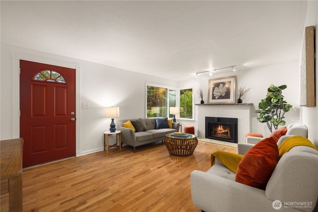 11253 35th Avenue SW, Seattle, WA 98146