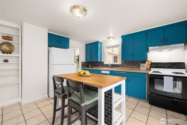 11253 35th Avenue SW, Seattle, WA 98146